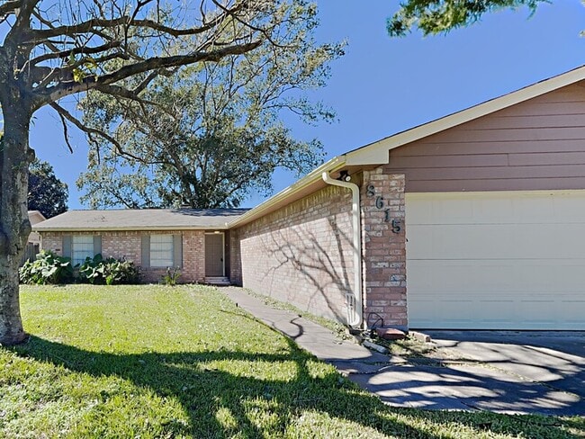 Photo - 8615 Riverside Walk Ln House