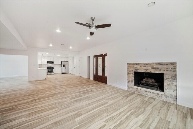 Foto del edificio - 914 Coachlight Dr