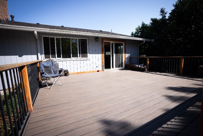 Foto del edificio - 2650 NW Princess St