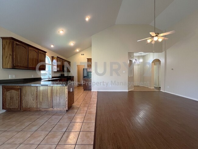 Building Photo - Updated 4/2/2 in Marine Creek Estates For ...