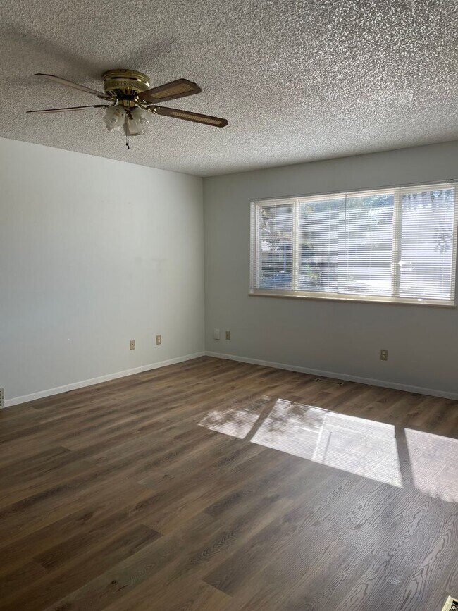 Foto del edificio - 2143 Ryeland Ln