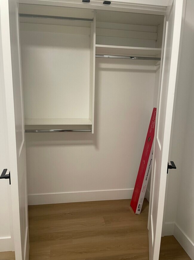 Photo du bâtiment - 10961 84 Av