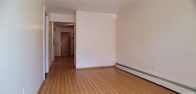 Building Photo - 14762 Grand Central Pkwy