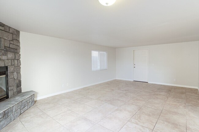 Foto del edificio - 1-Bedroom + 1-Bathroom | Lower Unit| Silverstrand Beach | Oxnard | Unfurnished