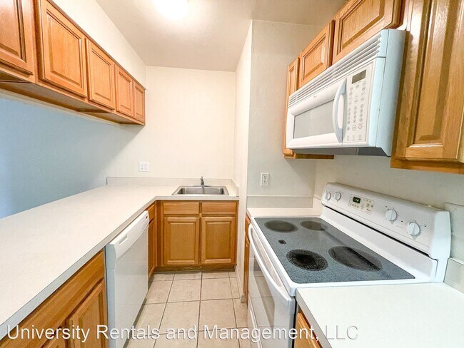 Building Photo - 1 br, 1 bath House - 1220 SW 1st Ave Unit 208
