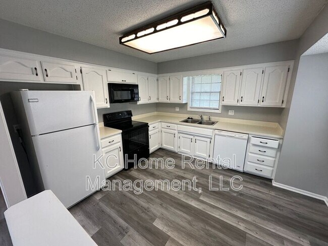 Foto del edificio - 8937 Armstrong Ave