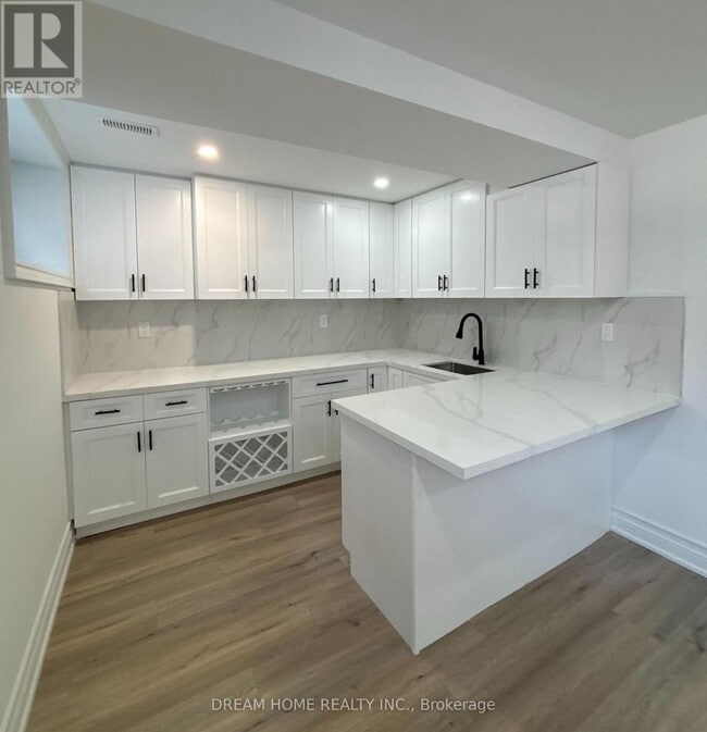 Building Photo - 9 Rusholme Dr