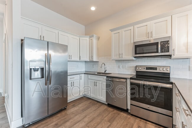 Building Photo - 935 McAlway Rd
