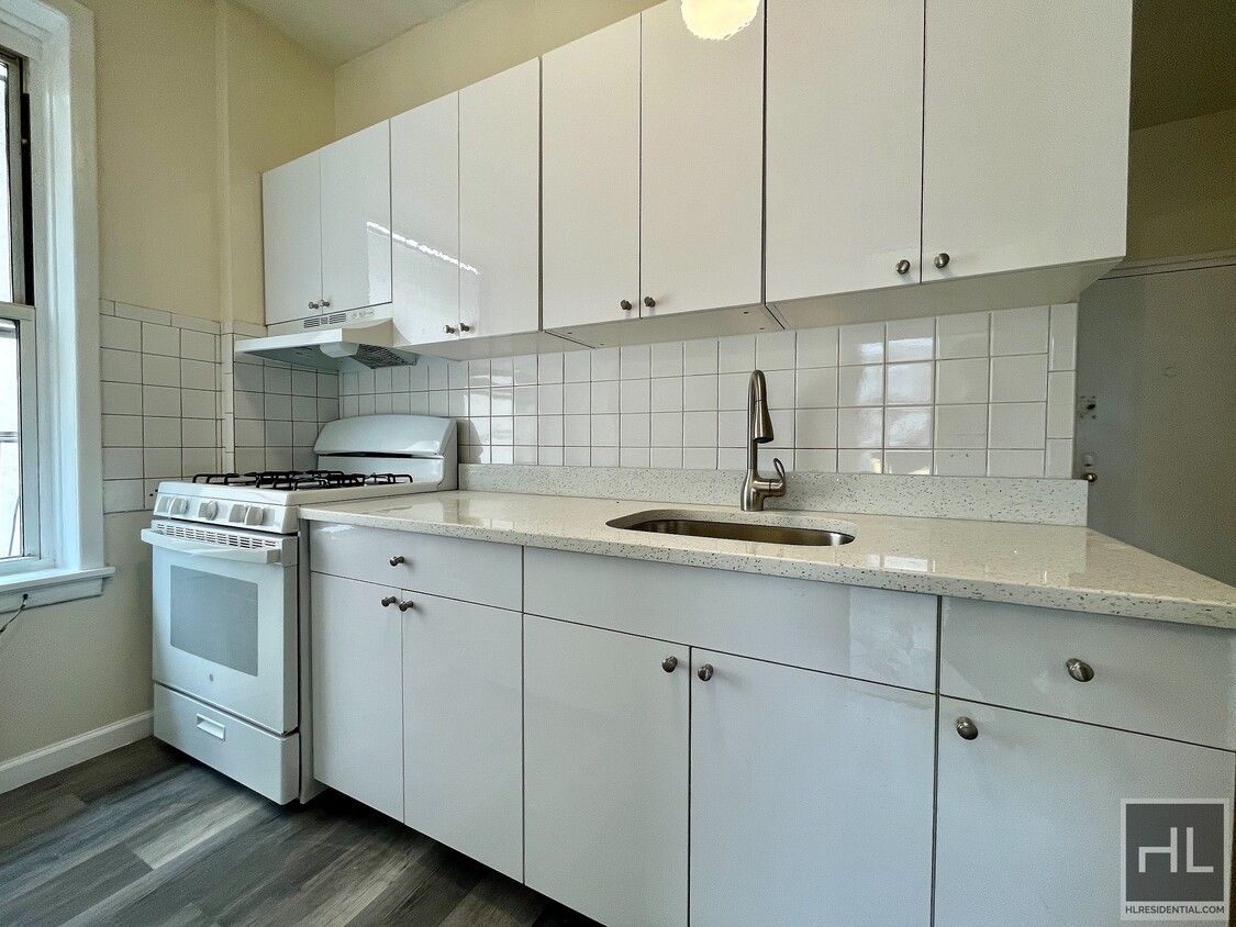 Primary Photo - Cat-friendly 2.5 bedroom located in Astori...