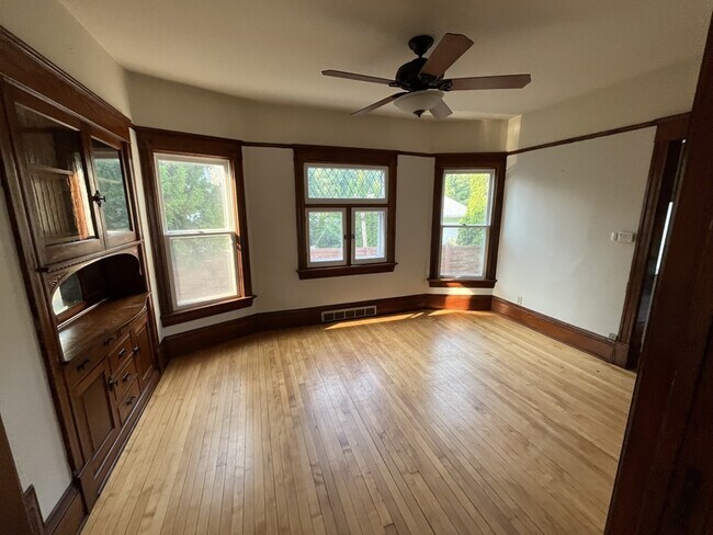 Foto del edificio - 1325 S 9th St