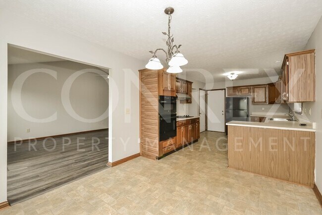 Building Photo - Stunning 3 Bedroom with Vaulted Ceilings!