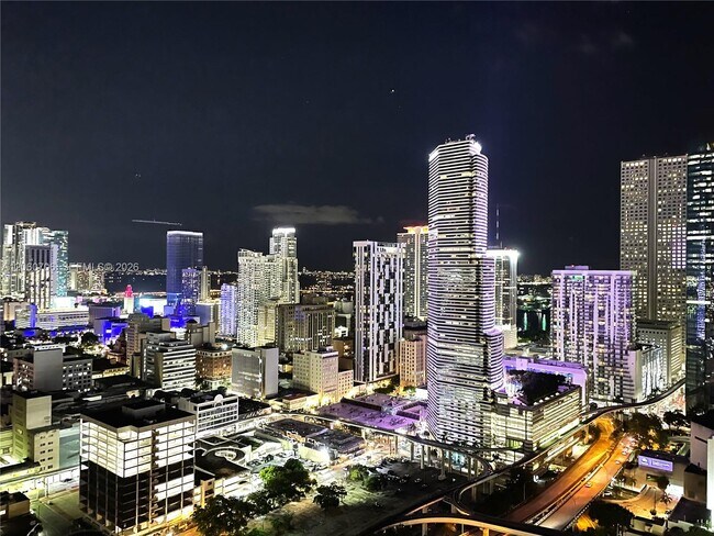 Foto del edificio - 350 S Miami Ave