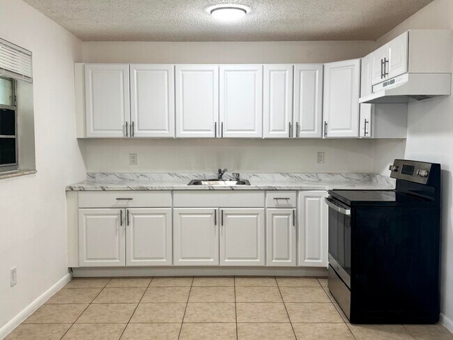 Building Photo - 3072 Martin Ave