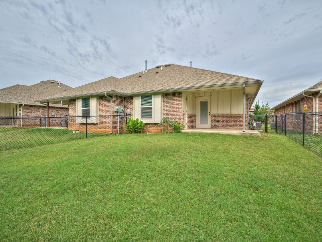 Foto principal - 5800 Campbell Creek Dr