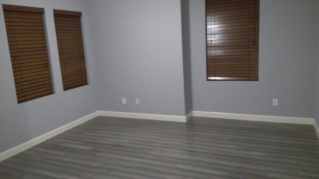 Foto principal - 26105 Elena Rd