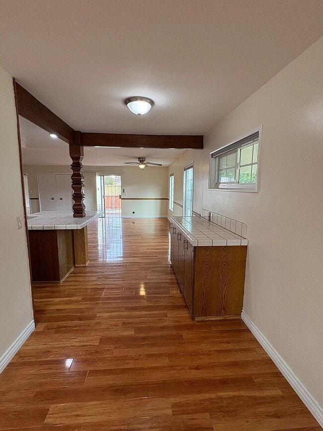 Foto del edificio - 1843 Santa Fe Ave