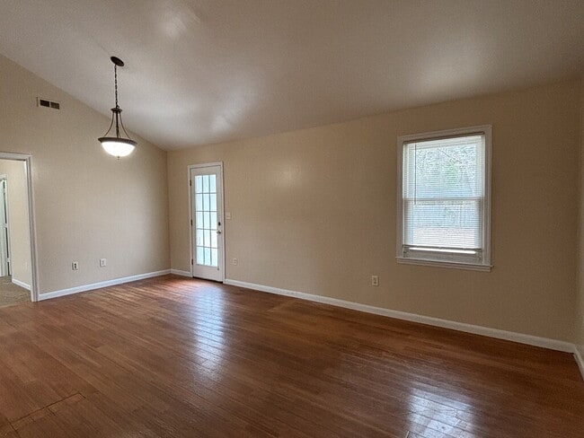 Building Photo - 115 Aylesbury Rd