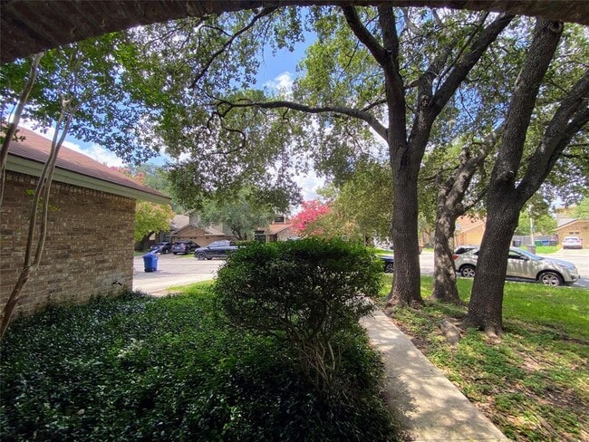 Building Photo - 3215 Tree Grove Dr