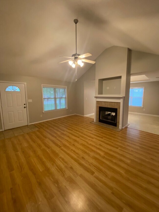 Building Photo - 204 Wembley Dr