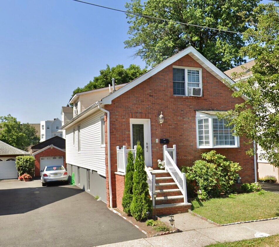 214 Columbus Pl, Cliffside Park, NJ 07010 House Rental in Cliffside