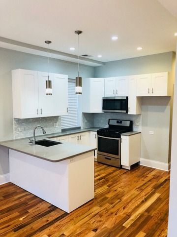 Foto principal - 2226 W Cermak Rd