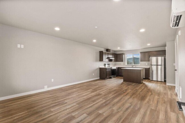 Foto del edificio - 303 E Broadway Ave