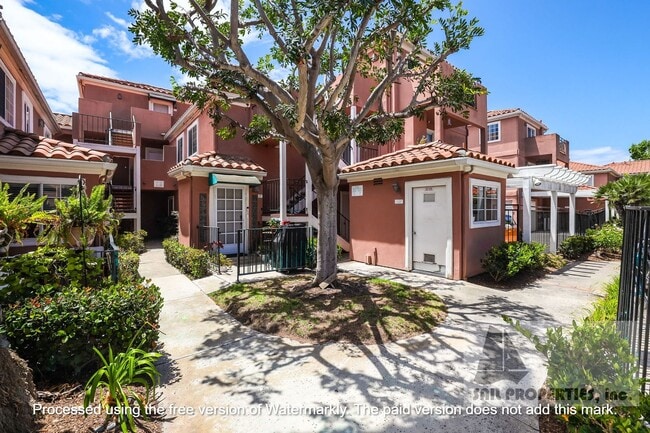 Building Photo - Huntington Beach 2-Bedroom, 2-Bath Home