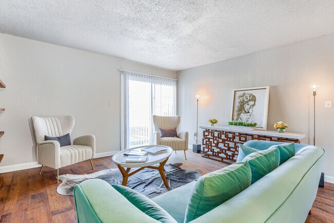 Foto del edificio - The Residences at Glen Oaks