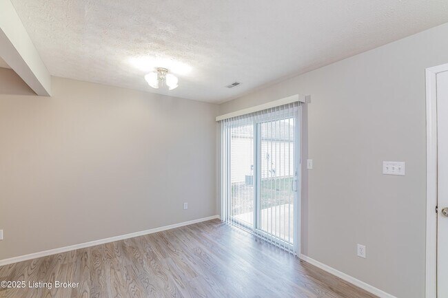 Foto del edificio - 9620 River Trail Dr