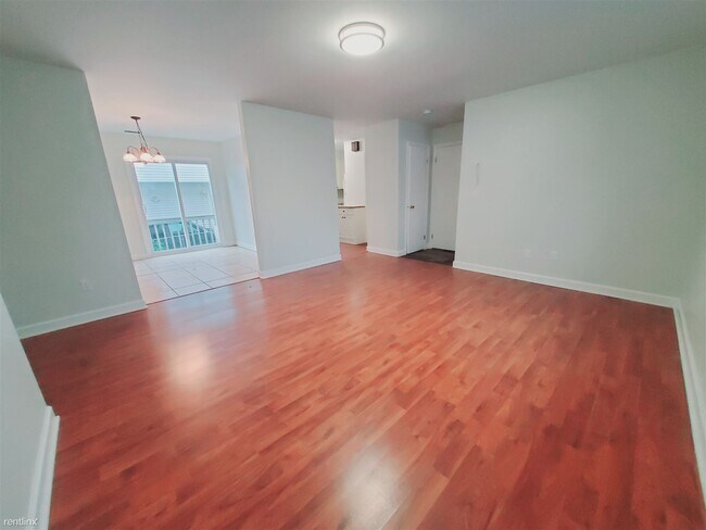 Building Photo - 2 br, 2.5 bath Townhome - 73 Willowbrook A...