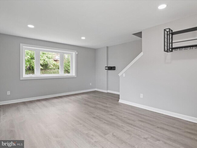 Building Photo - 5026 Roseld Ct