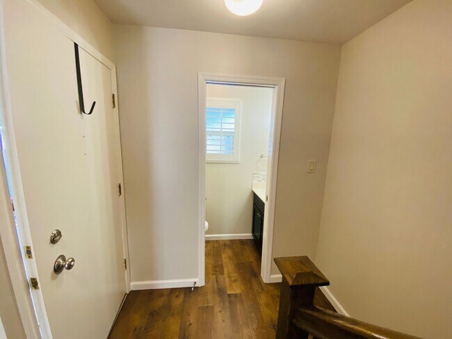 Foto del edificio - 1104 Roundtree Ct