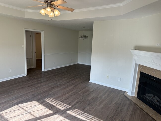 Foto del edificio - 2408 Versailles Dr