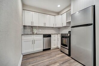 Building Photo - 7506 Bluebonnet St