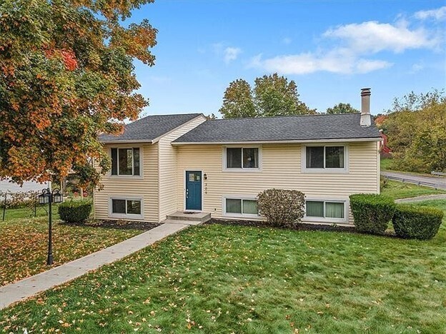 Front - 309 Joan St