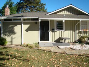 Building Photo - 718 Millich Dr