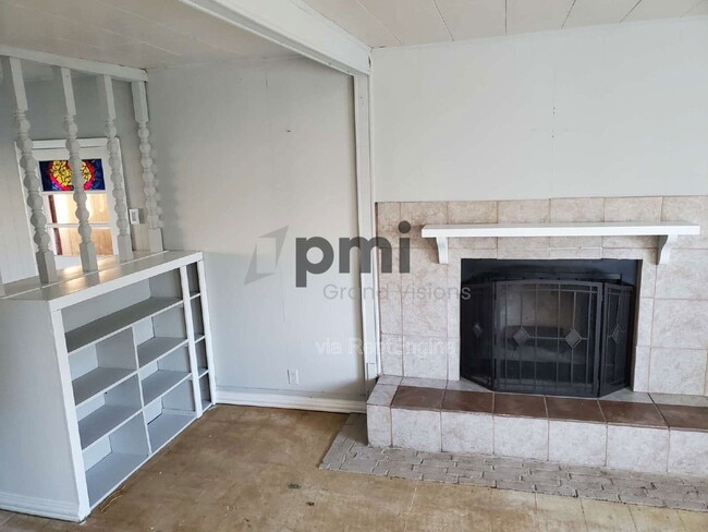 Building Photo - 720 IL-121