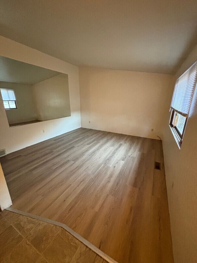 Building Photo - Wonderful Riverside Home in East Missoula