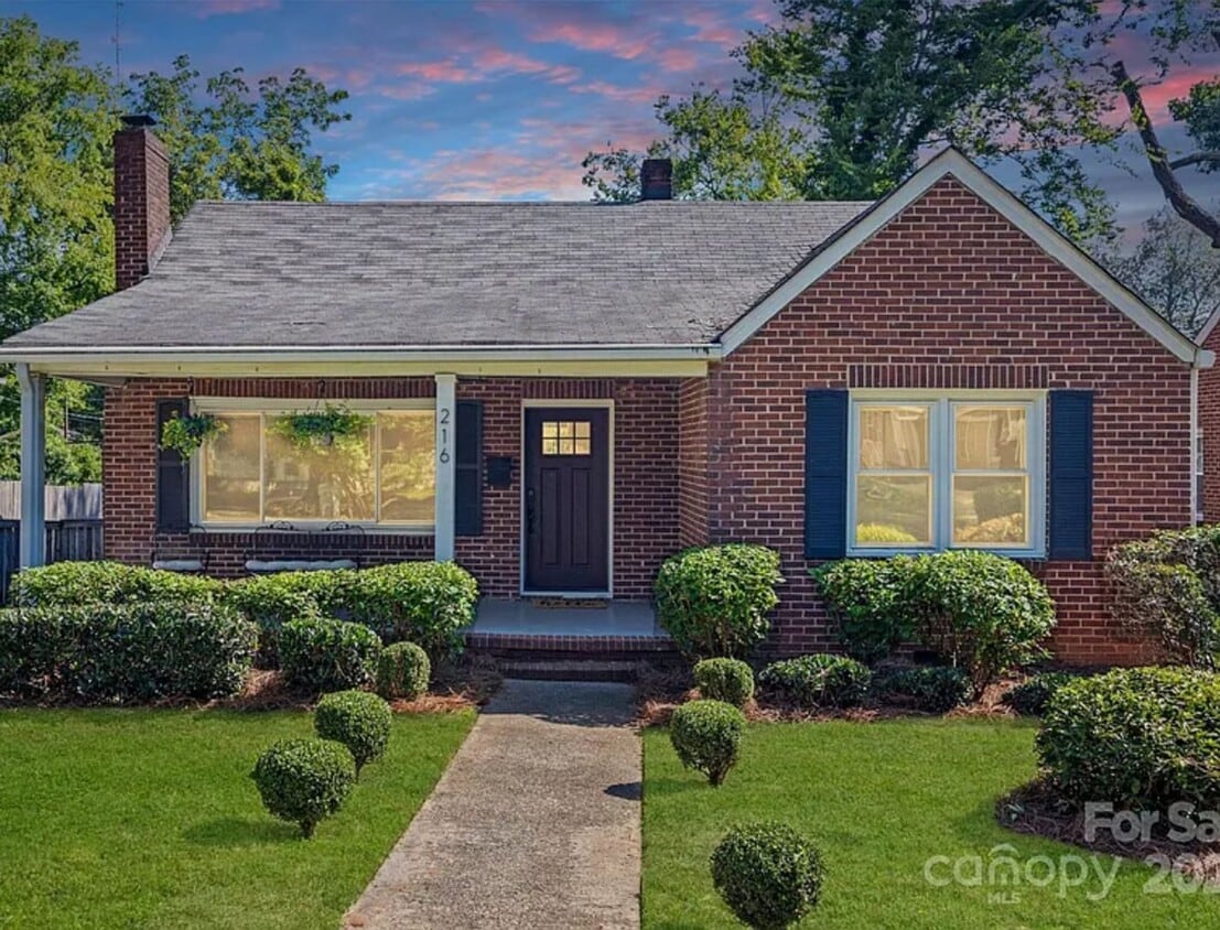 Primary Photo - 216 Sylvania Ave