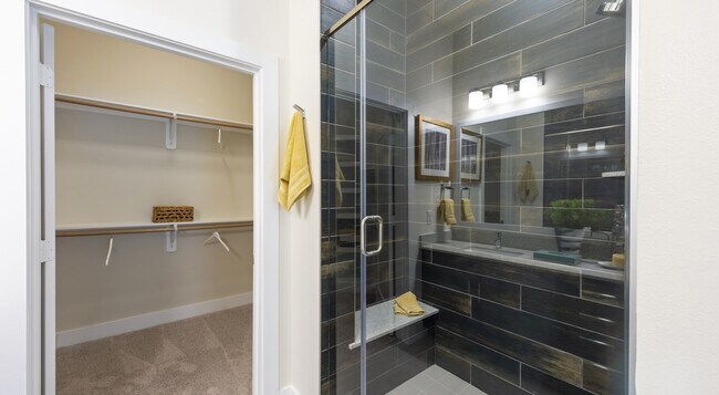 Building Photo - One-Bedroom Apartment in Trendy Neighborhood.