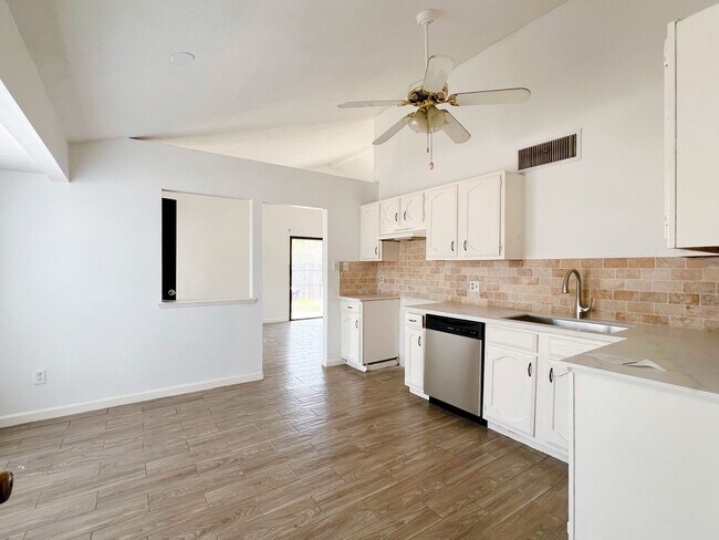 Foto del edificio - 24126 Jumping Jay Ln