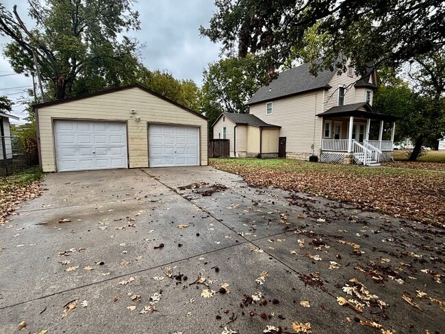 Building Photo - Italian Estates Property Management