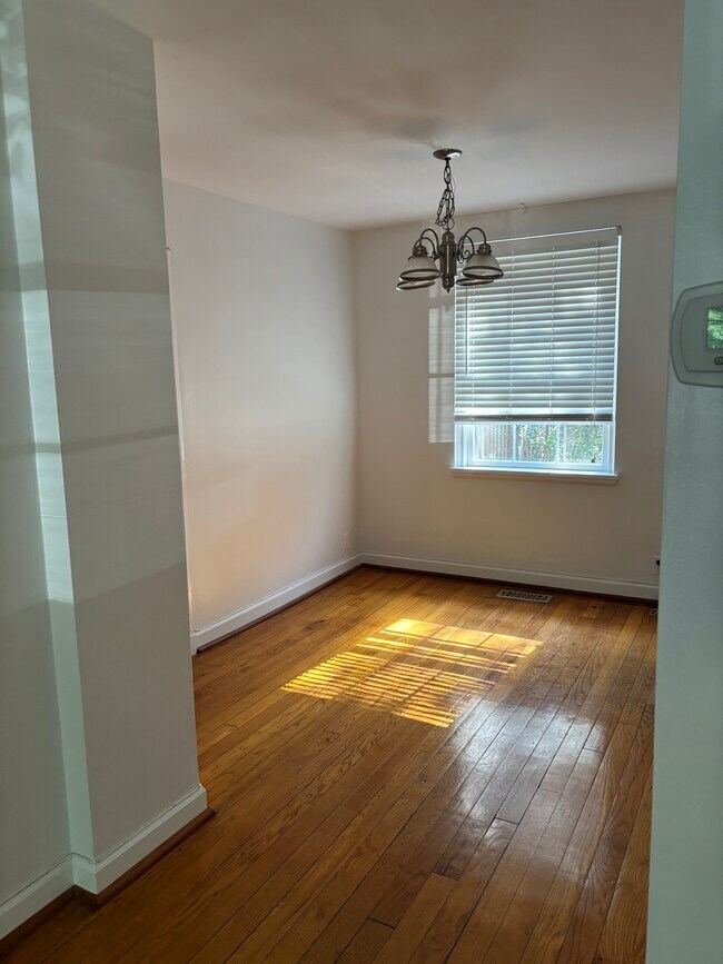 Dining room - 3441 S Stafford St