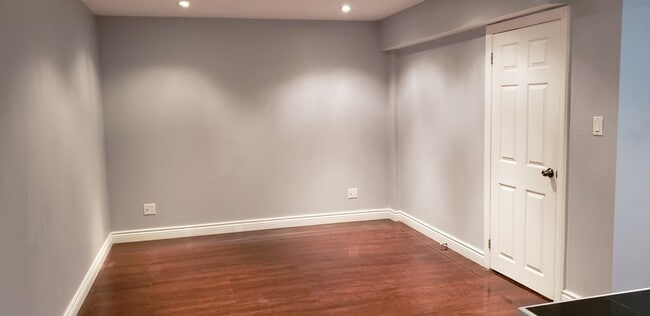 Building Photo - 47 Tilden Cres