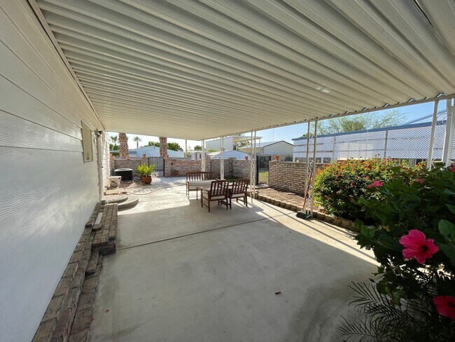 Foto del edificio - Partially Furnished Manufactured Home on its own Large Corner Lot! *No HOA*