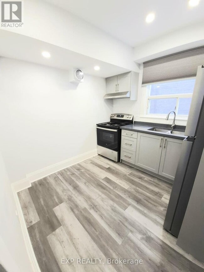 Building Photo - 137 Glenmore Rd