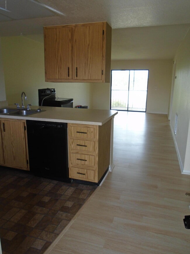 Building Photo - 1606 University Ln
