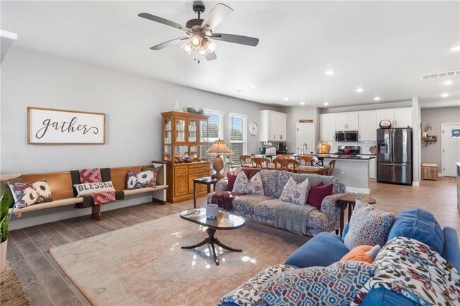 Foto del edificio - 102 Manfield Ave