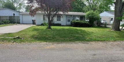 Building Photo - 1020 S Eastview Dr