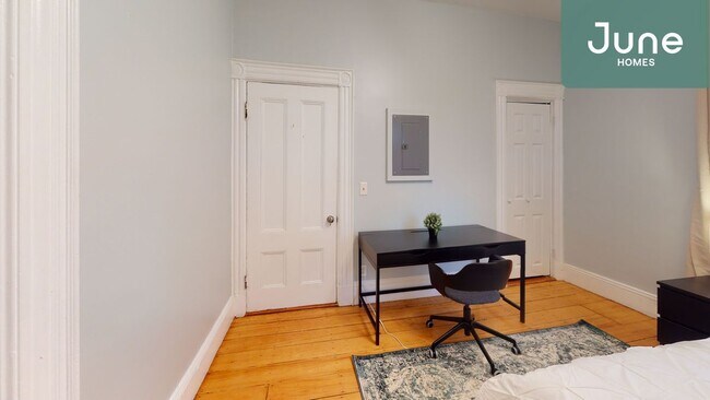 Foto del edificio - ROOM ONLY in 2-bed/1.0-bath Home